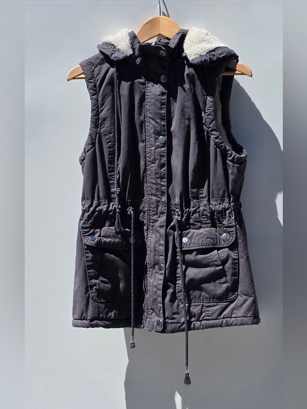 YMI Size L Dark Gray Sleeveless Hooded Puffer Vest with Faux Fur Trim